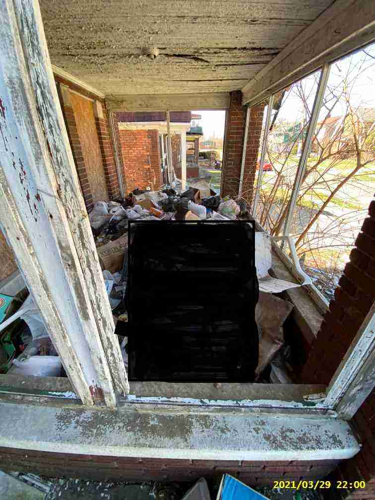 3037015-1_018 me.jpg